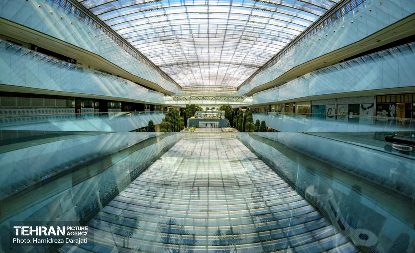 Iran Mall / Hamid Reza Darghati