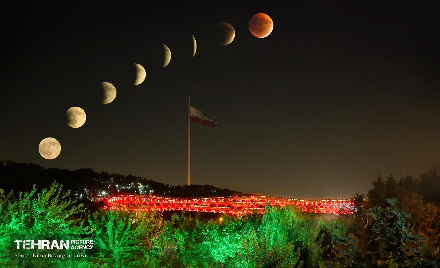 ماه خونین بر فراز تهران