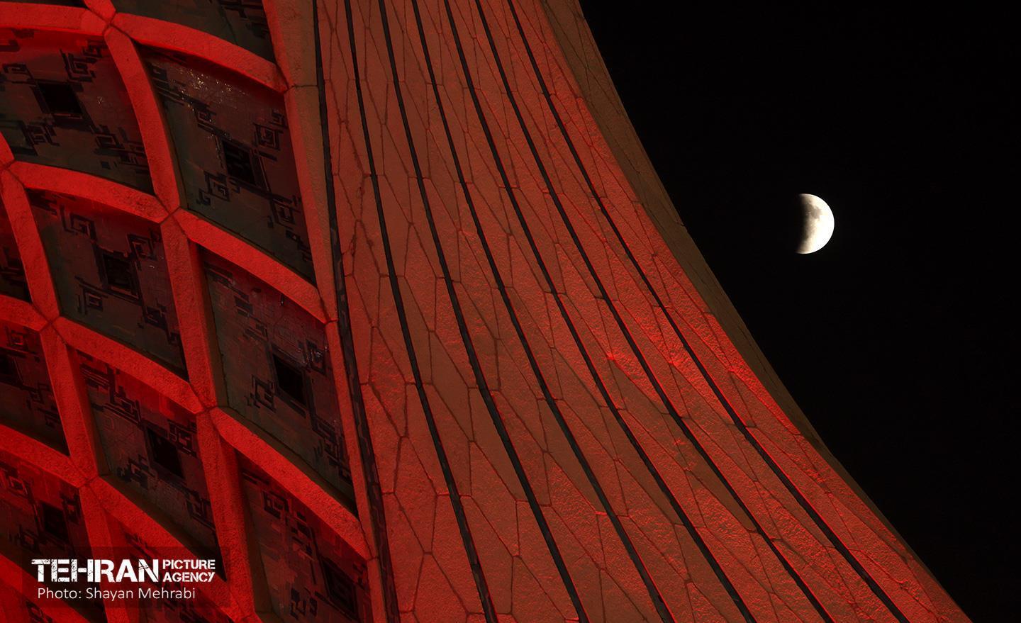 ماه خونین بر فراز تهران 5