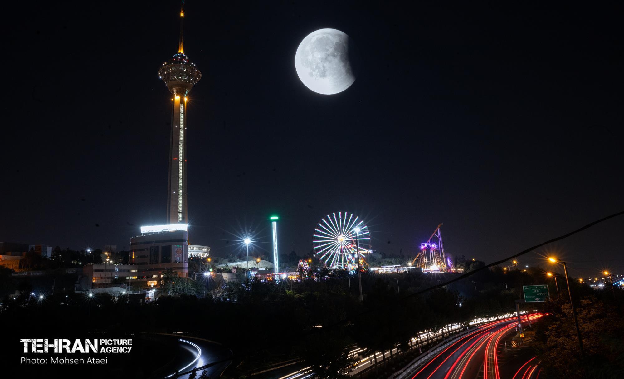 ماه خونین بر فراز تهران 2
