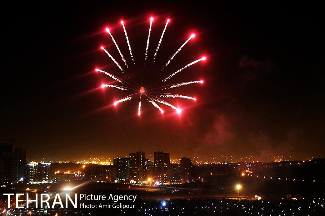 نورافشانی دریاچه شهدای خلیج فارس به مناسبت جشن نیمه شعبان‎‎ 3