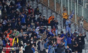 دیدار تیم‌های فوتبال استقلال و نساجی مازندران 3