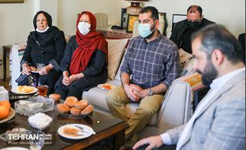 دیدار شهردار تهران باخانواده شهید  اکبرپورسرابی 21