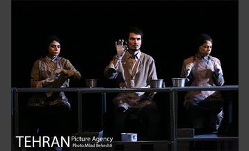 نمایش خانه ابری‎ 17