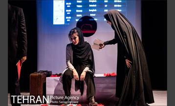 نمایش او فقط خسته بود‎ 11