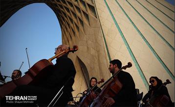 اجرای ارکستر سمفونیک تهران در میدان آزادی 37