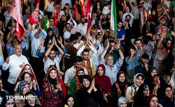 جشن وحدت در میدان انقلاب اسلامی