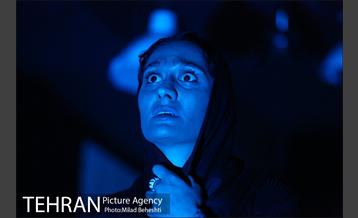 نمایش او فقط خسته بود‎ 6