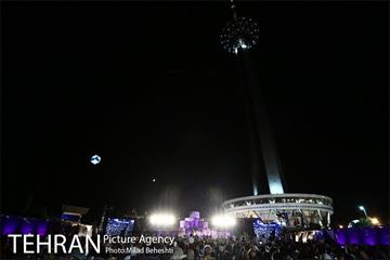 کنسرت شهرام و حافظ ناظری در محوطه باز برج میلاد‎ 14