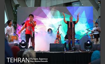 اجرای گروه موسیقی لیان در برج میلاد 17