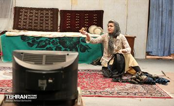 نمایش خاک سفید‎‎ 21