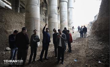 بازدید دانشجویان از پروژه مقاوم‌سازی پل تقاطع بزرگراه همت و رودخانه کن 16