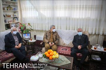 دیدار شهردار تهران با مادر شهیدان خالقی پور 1