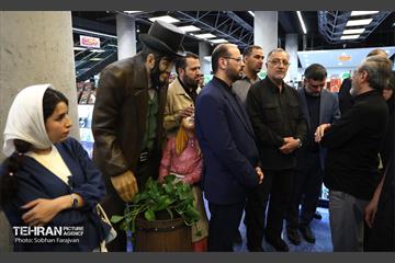 بازدید شهردار تهران از رویداد "اردی‌بهشت کتاب" 2
