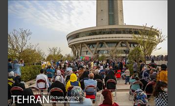 اجرای گروه موسیقی لیان در برج میلاد 3