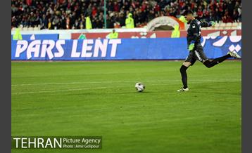 دیدار تیم‌های فوتبال پرسپولیس - صنعت نفت آبادان 17