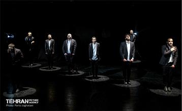 نمایش «تن‌ها» 5