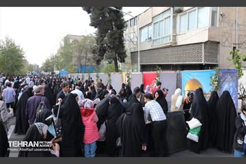 خدمت‌رسانی موکب زینبیه(س) منطقه ۸ در مصلای تهران 5