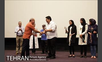 مراسم اهدای جایزه بهترین بازیگر مرد جشنواره مسکو به فرهاد اصلانی‎ 16