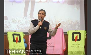 جشن رونمایی و اهدای احکام حامیان ایمنی به دانش آموزان 11