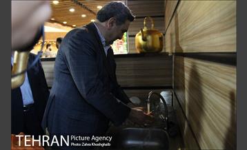 بازدید پیروز حناچی شهردار تهران از هفدهمین نمایشگاه عطر سیب 13