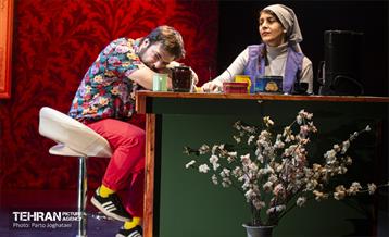 نمایش «بیماری خانواده میم» 8