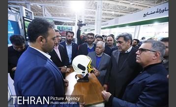 بازدید شهردار از بیستمین نمایشگاه دستاوردهای پژوهش، فناوری و فن بازار 10