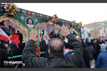 تشییع پیکر ۱۰۰ شهید مردمی و مدافع امنیت در تهران - 1 15