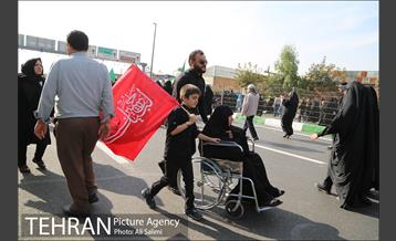 حضور شهروندان منطقه 15 در راهپیمایی اربعین امام حسین(ع) 16