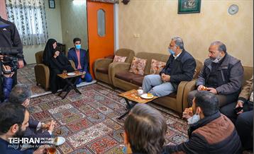 حضور شهردار تهران در منزل شهید ارشد محمودی 5