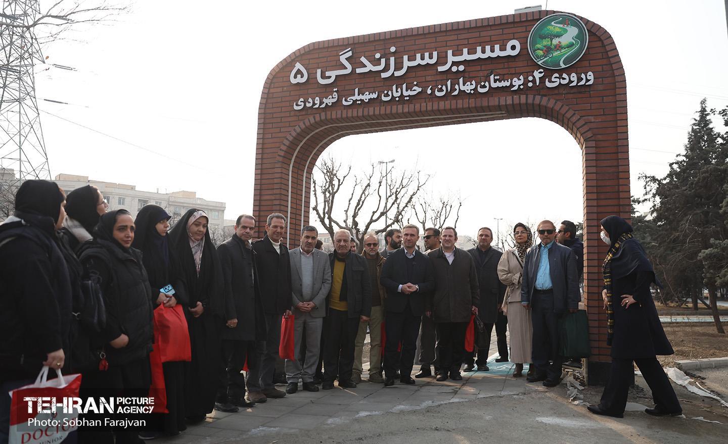 بازدید نخبگان منطقه ۵ از پروژه‌های عمرانی 57