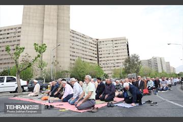 نماز عید فطر در شهرک اکباتان 4