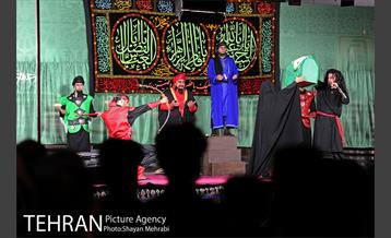 اجرای تغزیه اباعبدالله الحسین در میدان ولیعصر(عج) 3