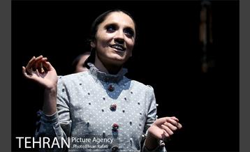 نمایش خانه‌اى در انتهاى خیابان بهار 10