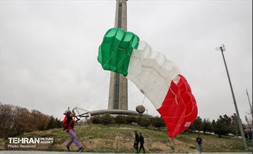 پرش چتربازان به مناسبت روز جمهوری اسلامی 13