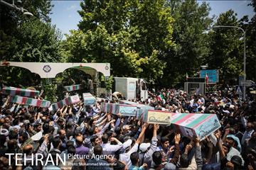 مراسم تشییع پیکرهای مطهر ۱۵۰ شهید تازه‌ تفحص‌ شده دفاع مقدس  - ۲ 31