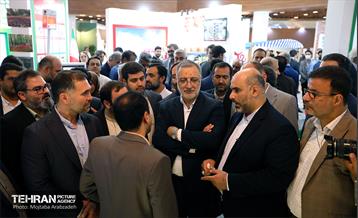 بازدید شهردار تهران از نمایشگاه شهرهای خواهرخوانده و توانمندی های مدیریت شهری تهران