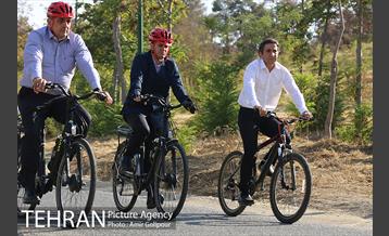 بازدید پیروز حناچی شهردار تهران از بوستان جنگلی چیتگر تا دریاچه شهدای خلیج فارس 4