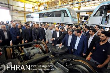بازدید معاون اول رئیس جمهور به همراه شهردار تهران از کارخانه واگن‌سازی تهران 30