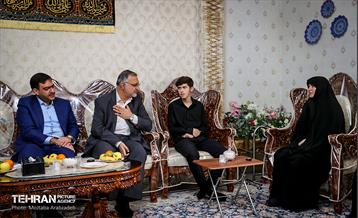 دیدار شهردار تهران با خانواده شهید دارابی 6