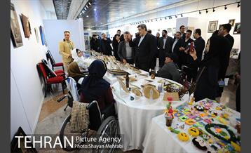 بازدید شهردار تهران از نمایشگاه دستاوردهاى هنرى زنان هنرمند داراى معلولیت 3
