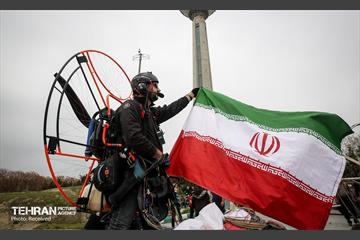 پرش چتربازان به مناسبت روز جمهوری اسلامی 6