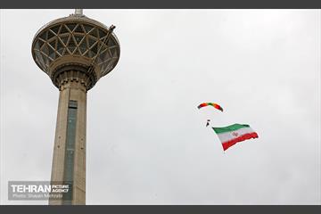 پرش چتربازان از برج میلاد تهران 8