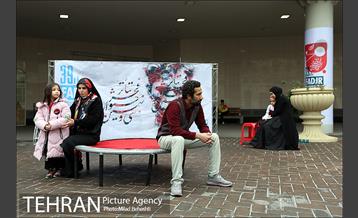 اجرای تئاتر خیابانی در میدانگاه ولی عصر (عج) 8