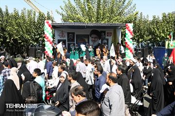 در حاشیه نماز جمعه تهران به امامت رهبر انقلاب 32