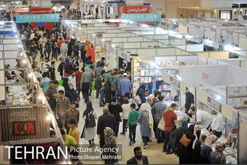 بازدید حسینی مکارم سرپرست شهرداری تهران ار نمایشگاه کتاب 11