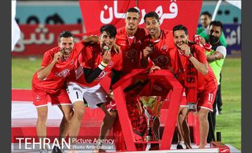 اهدای جام قهرمانی لیگ برتر به تیم پرسپولیس 3