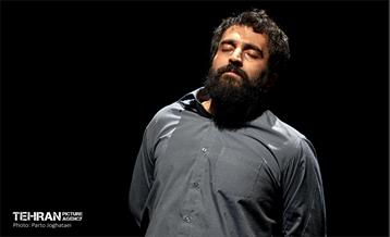 نمایش «تن‌ها» 1