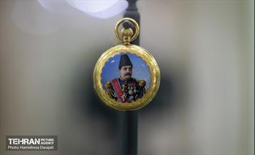 ساعت جیبی دو در طلا، کوکی، زنگ زن متعلق به قرن 19 میلادی که به میرزا محسن خان از رجال معروف دوره ناصرالدین شاه تعلق داشته است