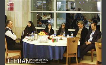 نشست صمیمانه خانواده های شهدای آتش نشان حادثه ساختمان پلاسکو با شهردار تهران 14